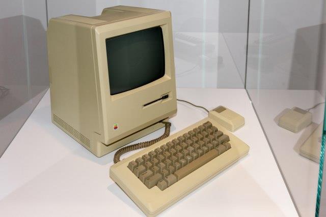 Се продава колекција од легендарни „Apple“ компјутери