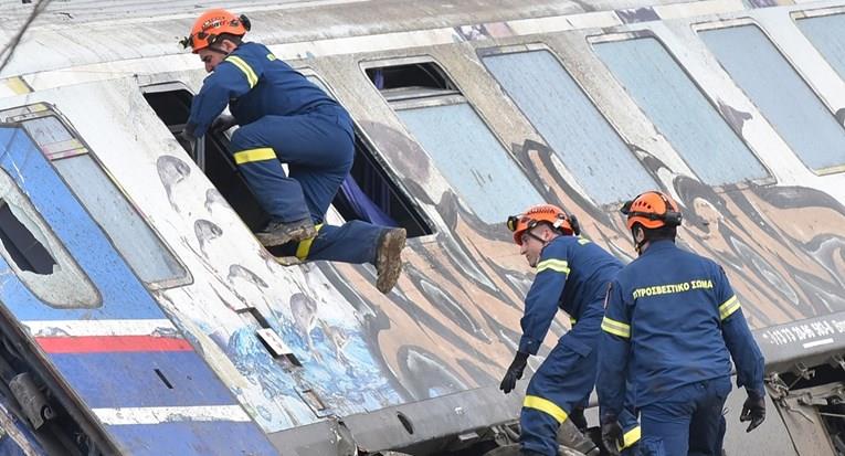Расте бројот на жртви во железничката несреќа во Грција, 57 загинати (ВИДЕО)