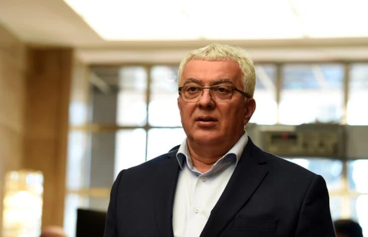 Мандиќ: Ѓукановиќ мора на демократски начин да се отстрани од функцијата претседател