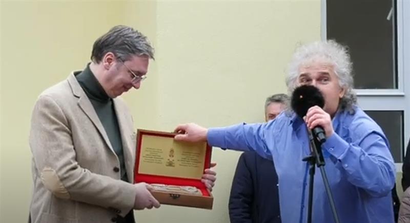 Во Босилеград му се поклонија на Вучиќ и му го дадоа клучот од градот (ВИДЕО)