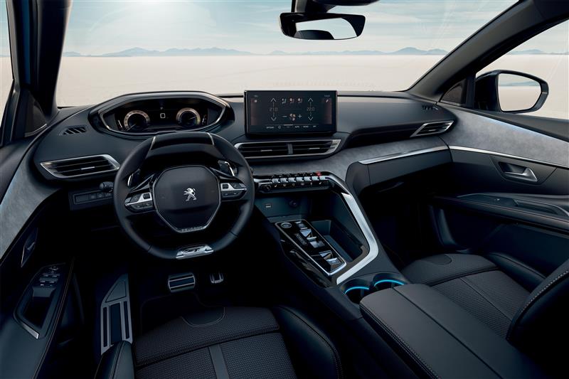 PEUGEOT i-COCKPIT® ПРОСЛАВИ 10 ГОДИНИ: ПРИКАЗНАТА ЗА СМЕЛИОТ И УСПЕШЕН ИЗУМ