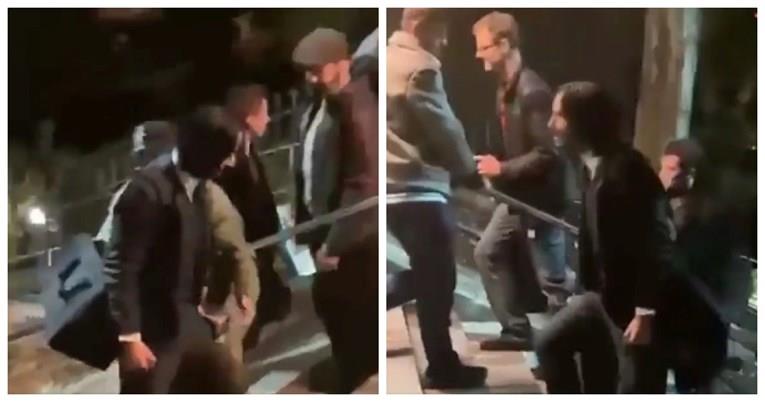 Киану Ривс ги воодушеви фановите со потег на снимањето на „Џон Вик“ (ВИДЕО)