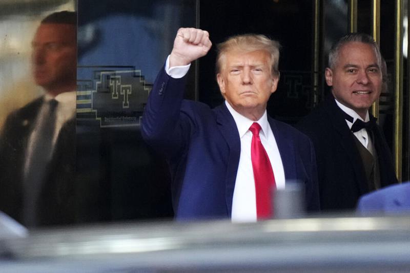 Доналд Трамп повторно ѕвезда на туѓи венчавки