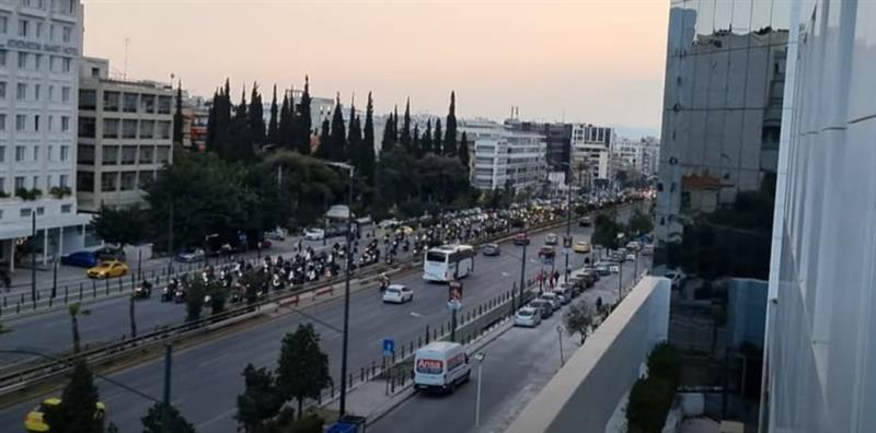 Хаос во Атина: Стотици моторџии во придружба на фудбалерите пред големото дерби (ВИДЕО)