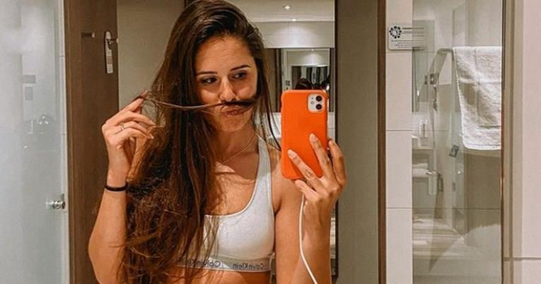 Спортистка продава разголени фотографии за да собере пари за учество на ОИ во Париз (ФОТО)