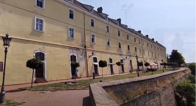 Сакал да направи селфи на тврдина во Србија, паднал и загинал