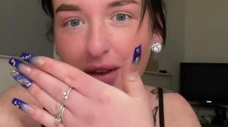 Импулсивно одлучила да се тетовира, а по 20 минути горко се покајала (видео)