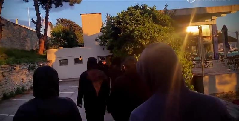 Маскирани членови на „Златна зора“ упаднале на изложба на македонски уметник во Солун