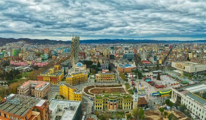 Бизнис заедницата во Албанија предупредува дека падот на вредноста на еврото ризикува да ја вра