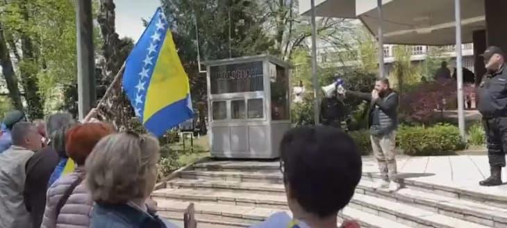 Протести во Сараево поради наметнатите одлуки на Шмит