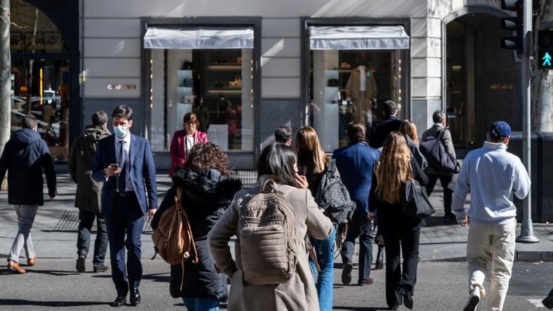 Во Србија живеат 6.647.003 жители, од нив 14.767 Македонци