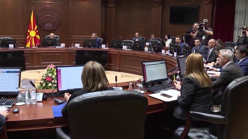 Од денеска функционерите ќе добиваат енормно повисоки плати