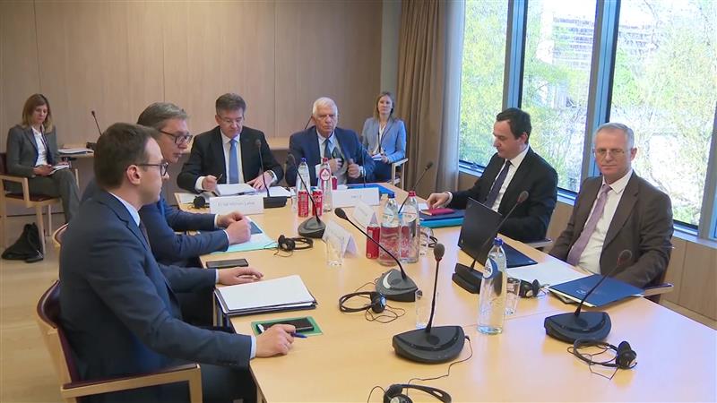 По средбата Белград - Приштина: Борел стравува од ескалација во северно Косово