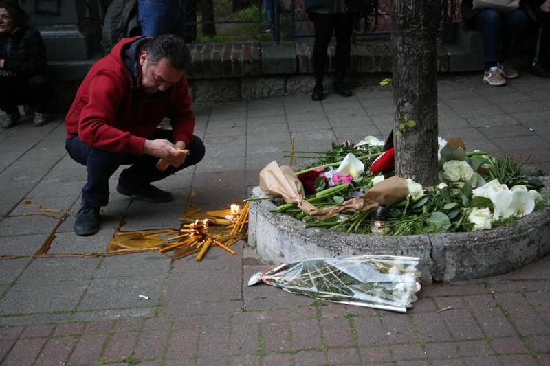 „Ќерка ми гледаше како ѝ пука на девојче во глава“- тридневна жалост во Србија (ВИДЕО)