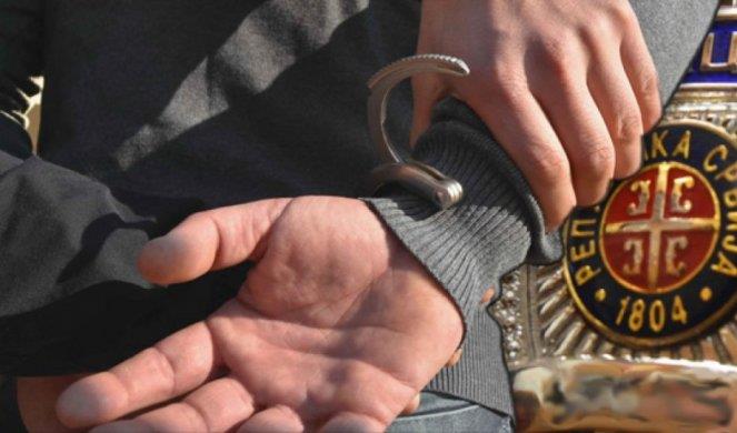 Во Нови Сад  поради објавување заканувачки пораки и фотографии уапсени тројца малолетници