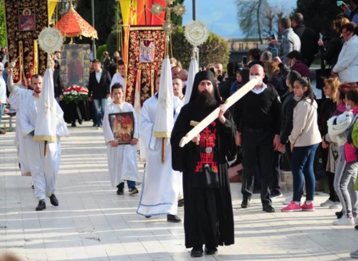Традиционалната Литија со моштите на „Свети Георгиј Победоносец“ денеска низ струшките улици