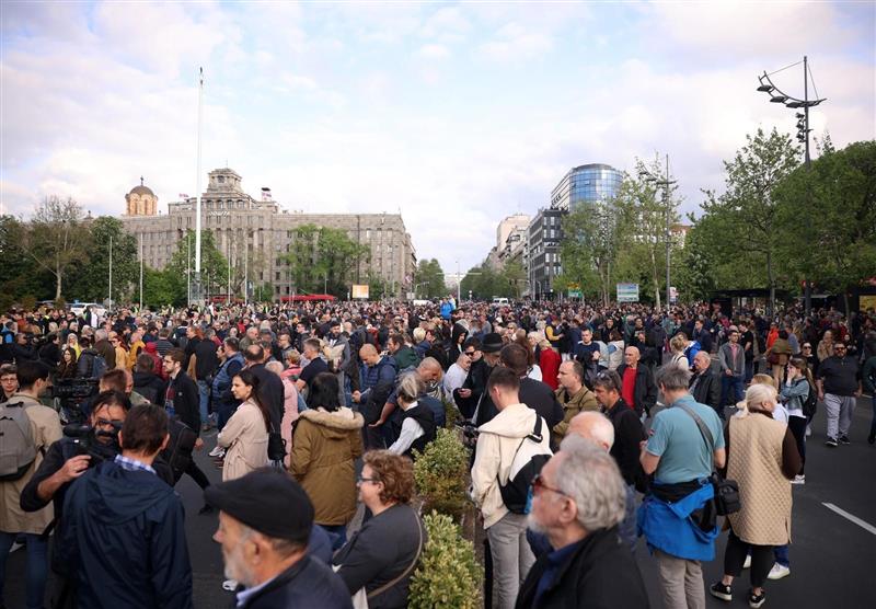 Во Белград се одржува голем протест против насилството, центарот на градот е блокиран 