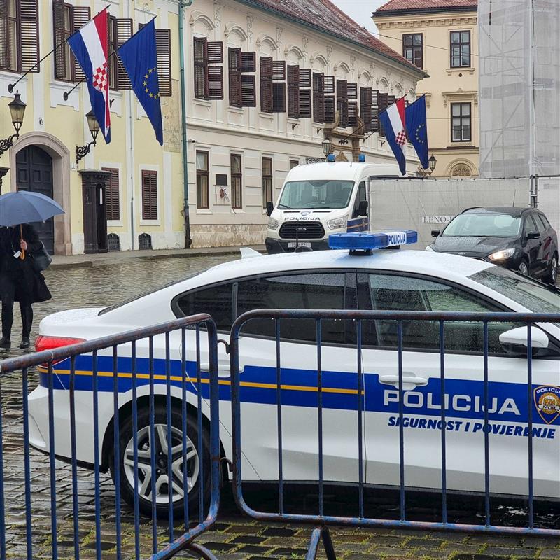Пленковиќ добил закана за убиство, владата под опсада на полиција