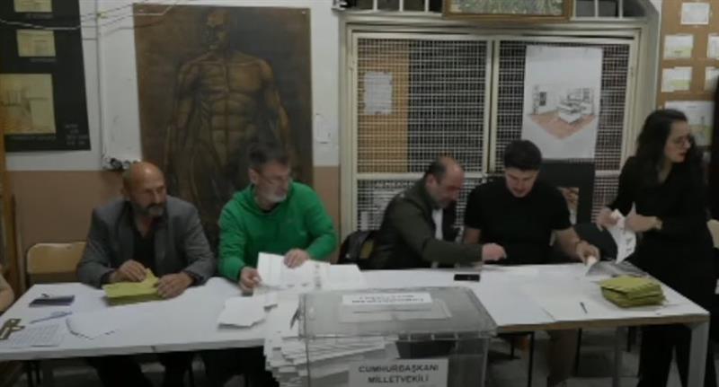 Гласањето во Турција досега без проблеми