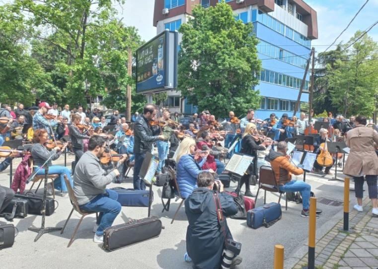 Оркестарот на Филхармонија и денеска на протест пред Министерството за култура