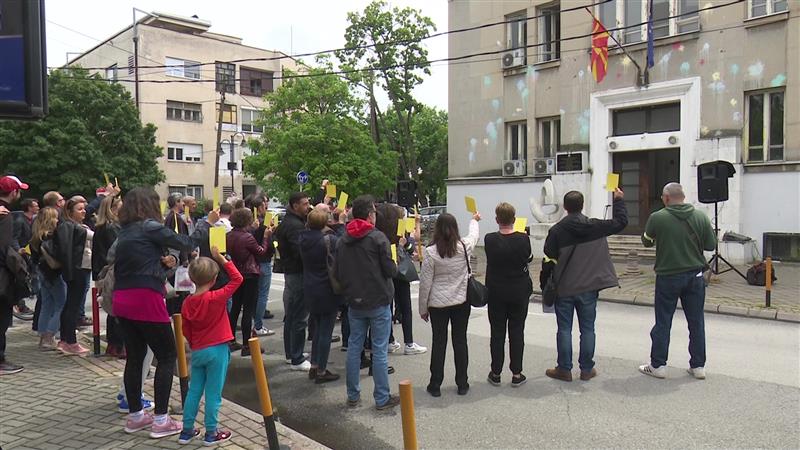 Вработените од Филхармонија на протест пред Министерството за култура, очекуваат нова локација 