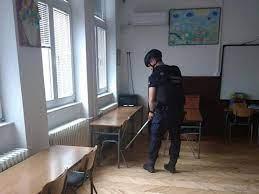 Повеќе од 100 училишта во Белград добиле дојави за бомби