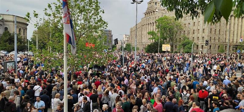 Дел од учесниците на протестот „Србија против насилството“ останаа цела ноќ на блокада