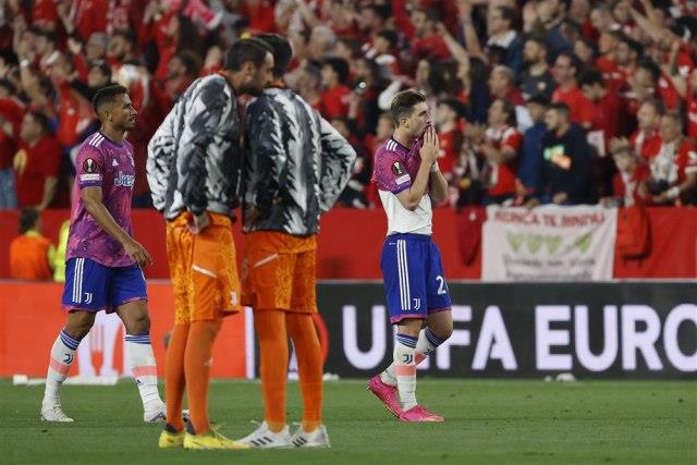 Јувентус казнет со одземање десет бодови