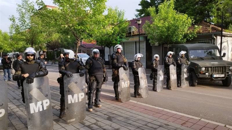 ЕУ ги повика двете страни на смирување на ситуацијата: Веднаш да се најде политичко решение 
