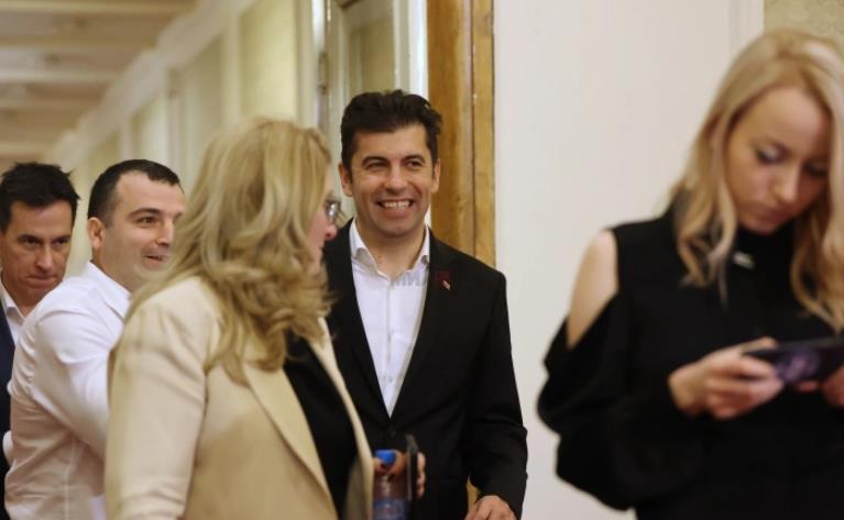 Бугарија: ГЕРБ и ПП-ДБ ги обновија преговорите и разговараат за состав на влада