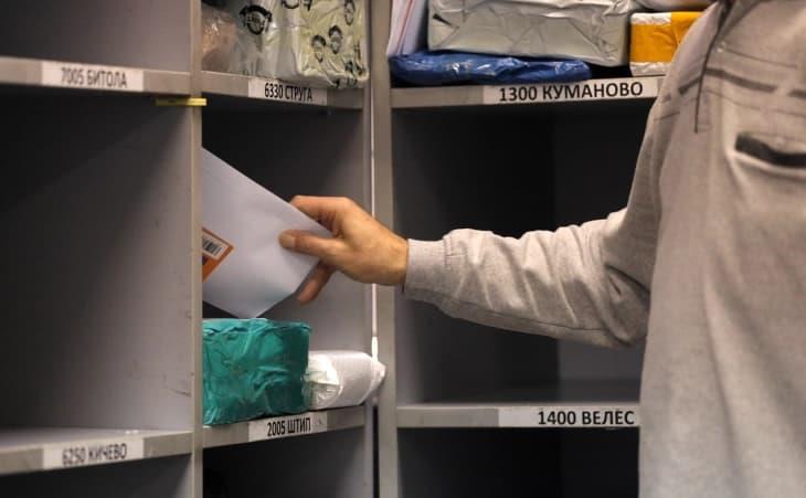 Дигитализацијата и пакетските пратки ги истиснуваат писмата