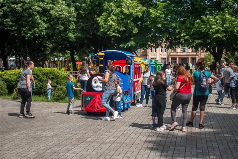 Малиот детски воз „Мечо“ повторно низ градскиот парк во Битола