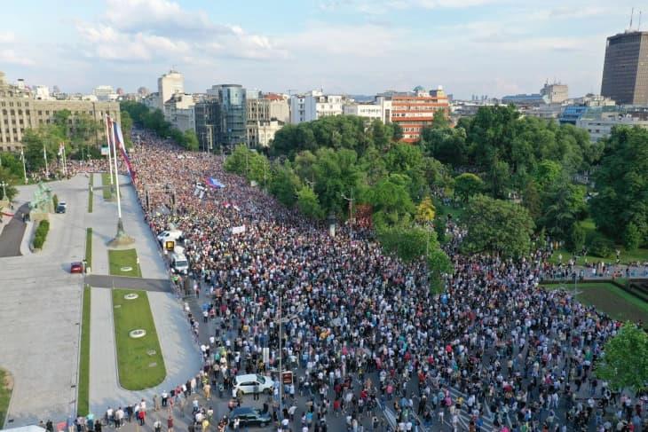 Блокади на мостови и патишта доколку Вучиќ до петок не ги исполни условите