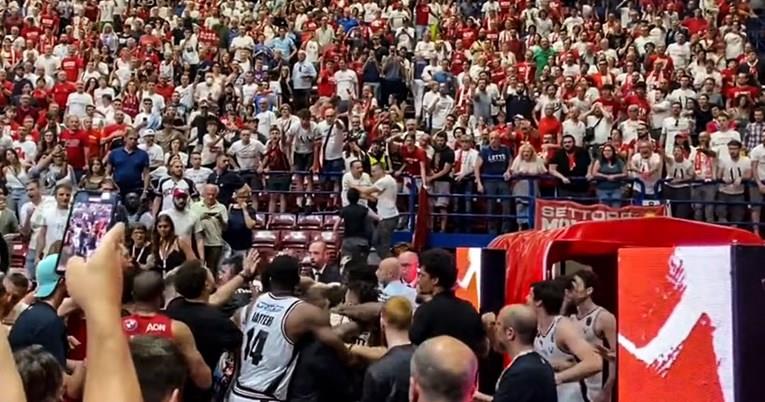 Српска легенда се степа со противничките навивачи (ВИДЕО)