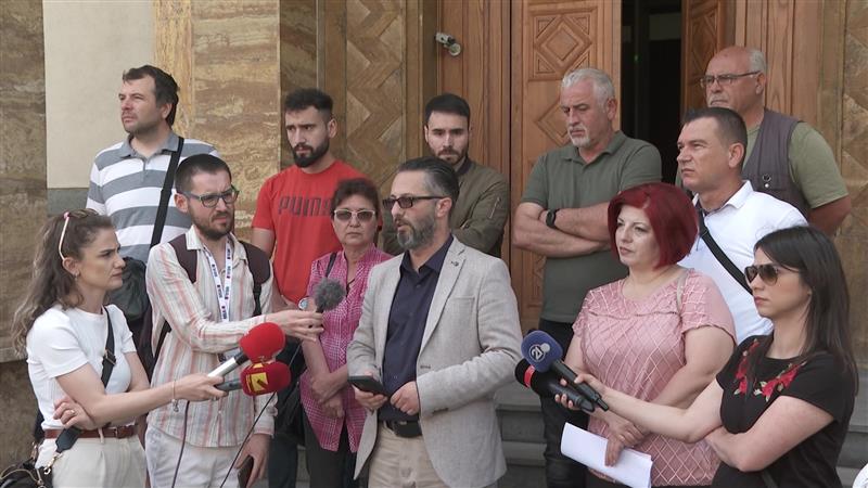Набавката на лекот „Трикафта“ повторно заглави во бирократските лавиринти