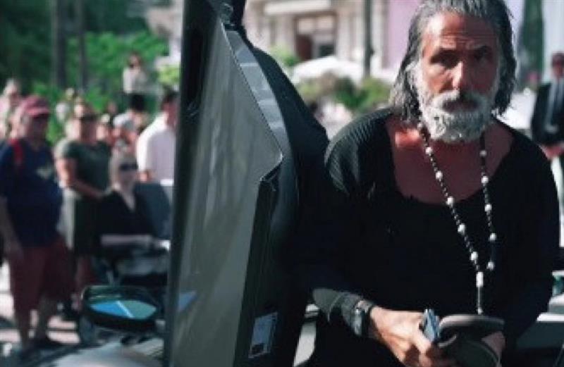 Срамен потег на познатиот милијардер - ова не смеел да си го дозволи (фото/видео)