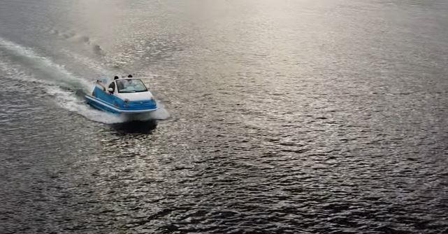 Видео: Фиат 500, но оди по вода
