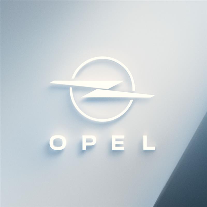 Opel го претстави новиот исконски амблем „Blitz“.