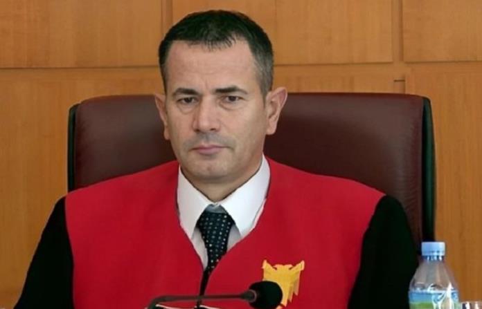 Поранешниот претседател на Уставниот суд на Албанија Башким Дедја казнет поради прикривање имот