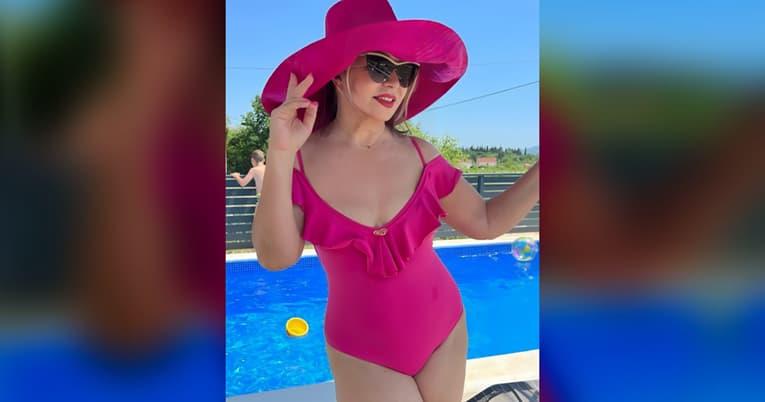 Фото: Неда Украден на 73 години позираше во костим за капење