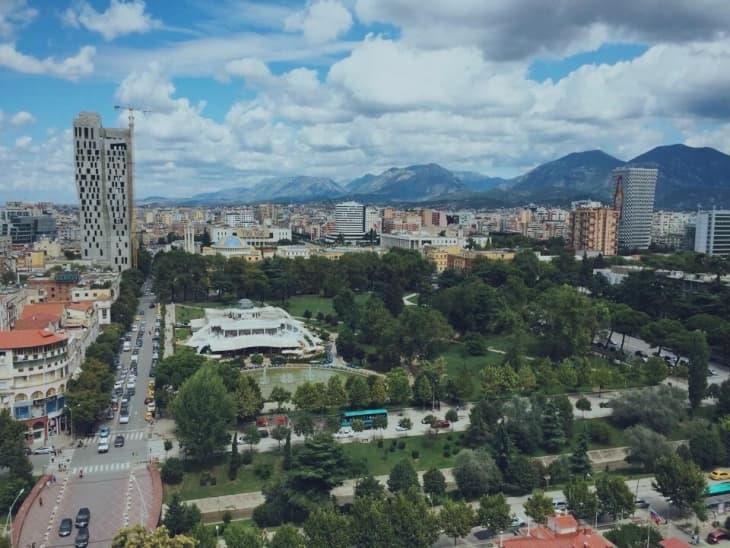 Албанија во 2022 година втора во регионот по странски инвестиции