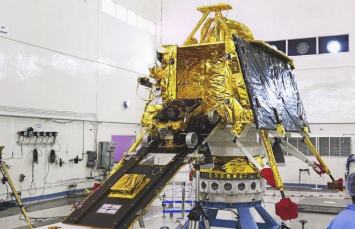Индија го лансираше вселенското летало Чандрајан-3 на Месечината