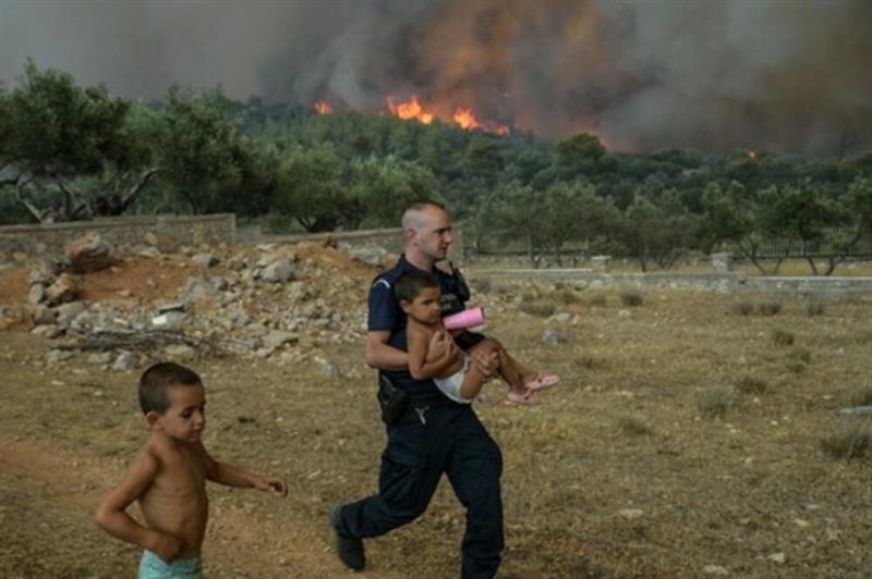 Фото: Драматични фотографии од Грција