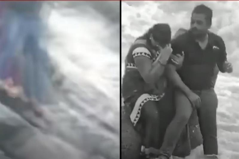 Ужас на плажа: Жена се фотографира со сопругот, кога ја однесе бран (Вознемирувачко видео)