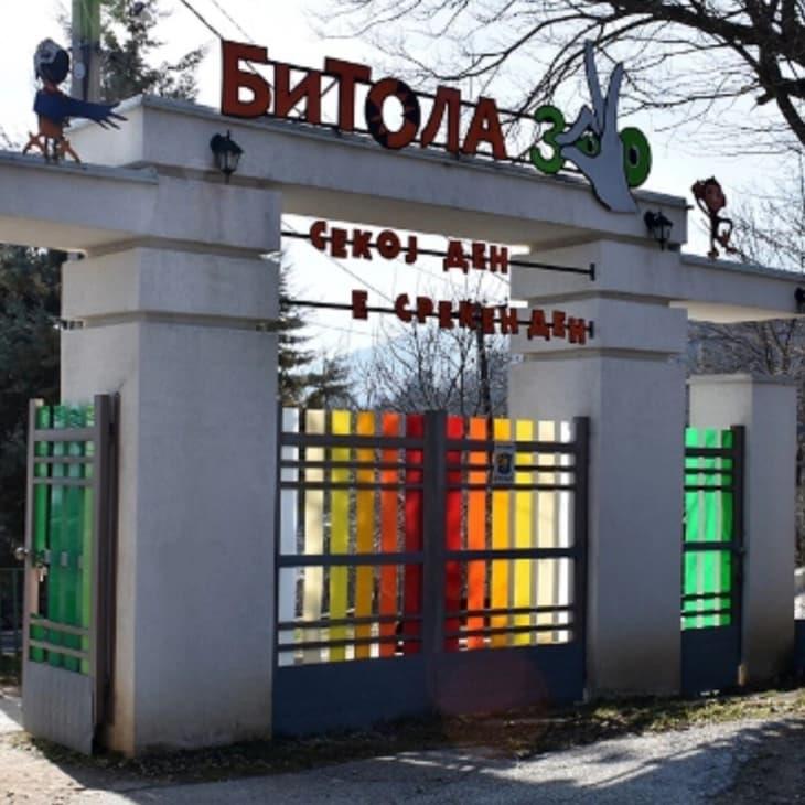 Топлотниот бран скротен со свежа вода за животните во битолската Зоолошка градина