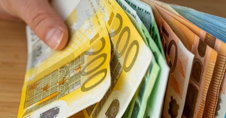 Работник во Унгарија по грешка добил плата од 92.000 евра