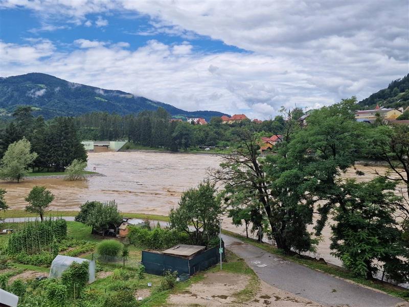 Бројот на загинатите од поплавите во Словенија се искачи на шестмина