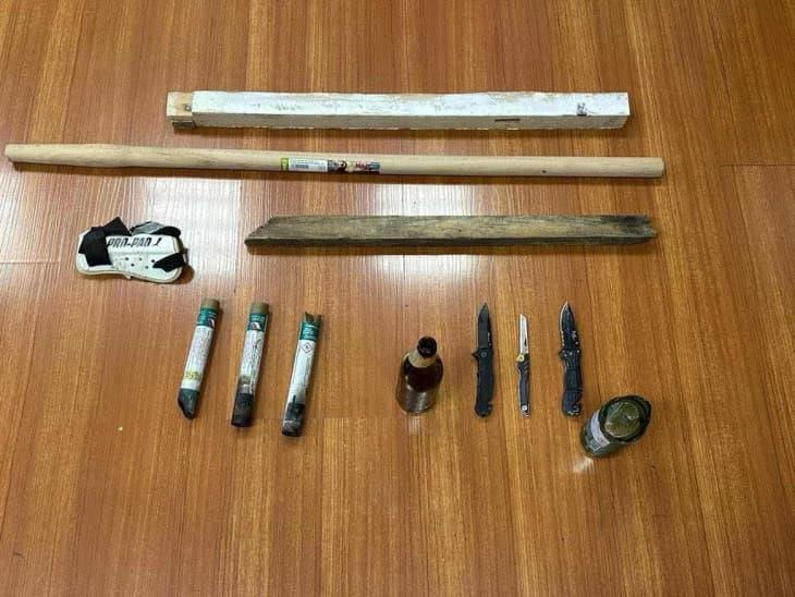 Атина: Ладно оружје, палки, пиротехнички материјал - дел од арсеналот на уапсените хулигани