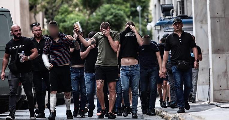 Хрватските навивачи ќе ја издржуваат казната во 16 затвори во Грција, родителите во паника