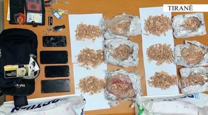Албанската полиција заплени таблети екстази во вредност од 400 илјади евра, внесени од Косово